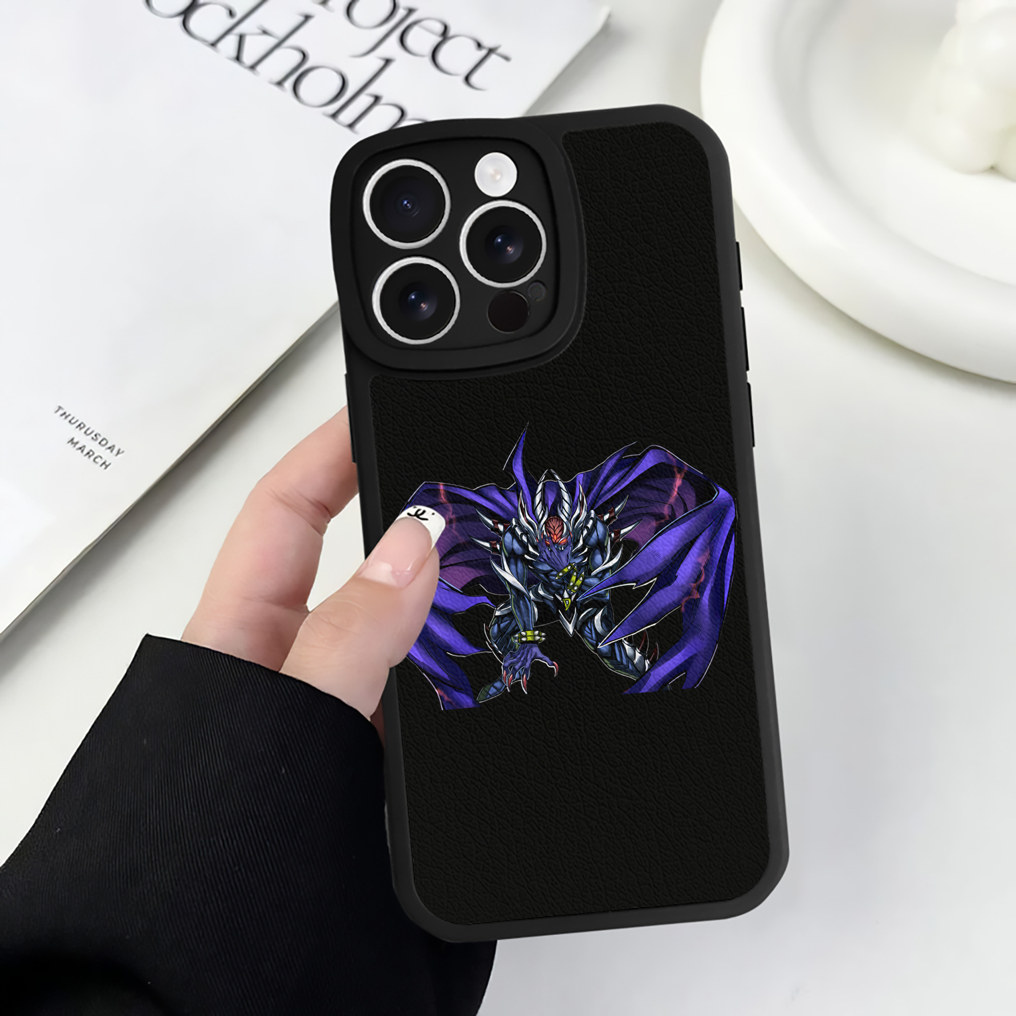 （画像用） 遊☆戯☆王 Yu-Gi-Oh! 【iPhone 16シリーズ対応】シリコンスマホケース（レザー調） 材質：シリコン